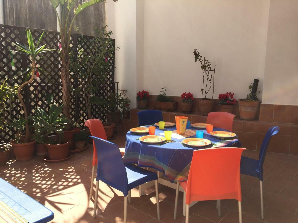 Casa Felice Nel Centro Storico, Ascensore E Terrazzo Catânia Exterior foto