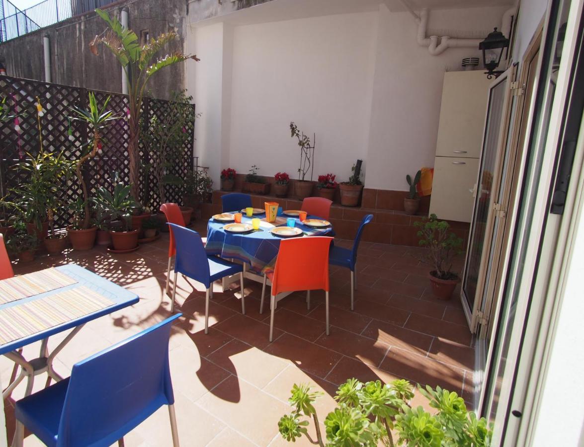 Casa Felice Nel Centro Storico, Ascensore E Terrazzo Catânia Exterior foto