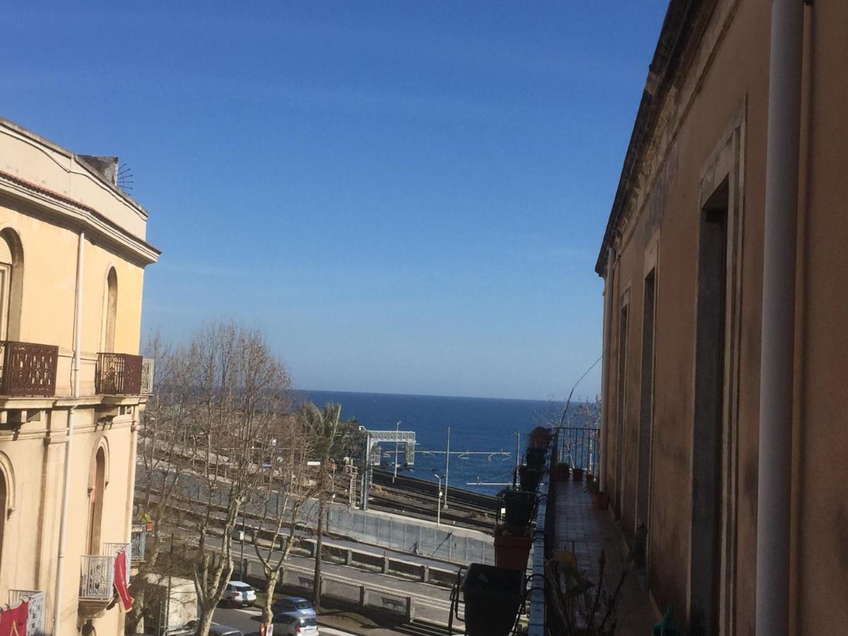 Casa Felice Nel Centro Storico, Ascensore E Terrazzo Catânia Exterior foto